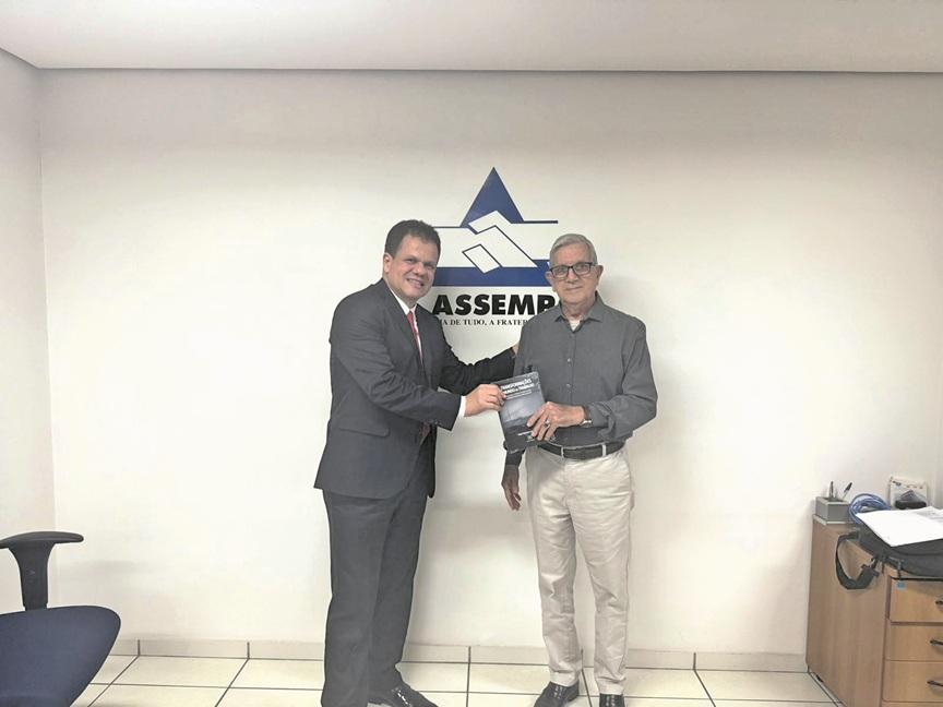 Advogado da AssempBH lança livro sobre trabalho docente de BH