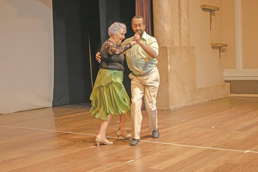 Noite de dança! Turmas da AssempBH brilharam em apresentação no mês de julho